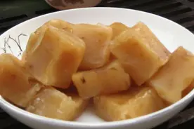一碗“面糊”倒进猪油里炒，出锅后揉成团，朋友都抢着要图片
