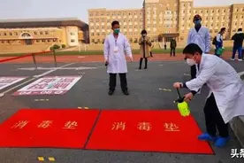 学生突发高烧、忘戴口罩、突然呕吐——复课后遭遇各种意外，看这些老师咋处理 （二）图片