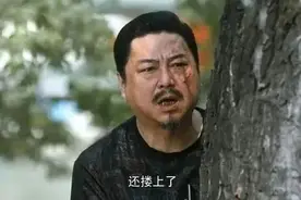 《装台》里最圈粉的疤叔，张嘉益三顾茅庐才请来的图片
