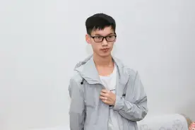713分考入清华，为凑学费和母亲工地搬砖，开学典礼上被校长点名图片