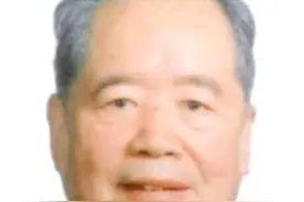 他是“红色间谍之父”，周总理弥留之际召见他，96岁去世图片