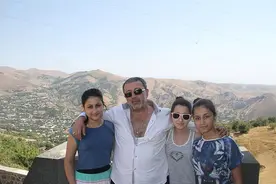 3个女儿趁父亲熟睡将其刺死，近百万人请愿要求释放她们，为何？图片