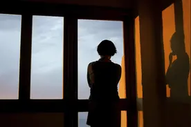 中年母亲患上抑郁症：丈夫以为装病，子女不敢一起住图片