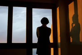 中年母亲患上抑郁症：丈夫以为装病，子女不敢一起住图片