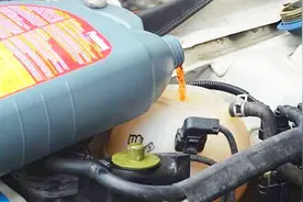 汽车水箱应该多久加一次水？很多车主不注意，别等出问题了才后悔视频封面