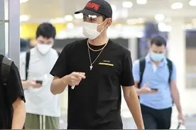 张继科时尚感真好，“机场秀”变身潮男，运动风这样穿活力十足图片