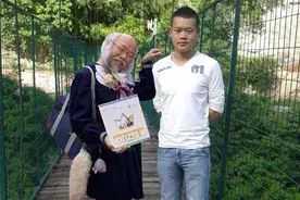 「PS搞笑」沙雕网友：求大神帮我P个凄美点的背景图片