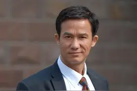 61岁李子雄越老越有型“父女恋”恩爱十年 年近花甲生二胎图片