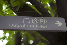 西安男子感情受挫后精神失常，哥哥：“一热他就容易病发”图片