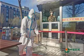 女兵“大白”的心愿：脱下防护服，容颜漂漂亮亮图片