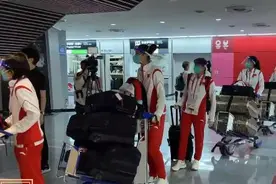 马不停蹄！中国女足队抵达东京 将乘车转场至宫城县仙台图片