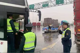 高速服务区竟成黑大巴倒客集散地？多部门联合，将进行三个月专项整治图片