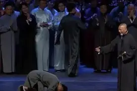 孟鹤堂五次下跪挽救职业，郭麒麟为岳云鹏当场下跪，老郭教子有方图片