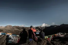 如果有一个能看到前世今生的湖，你会去吗图片