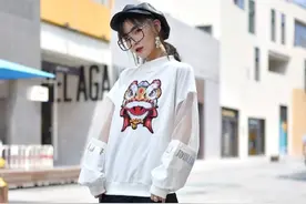 今秋流行这2件衣服：一件解决显瘦减龄问题，一件解决气质问题图片