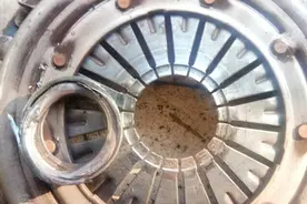 踩下离合器就有异响，松开就没有！稍微不注意就会造成很大损失图片