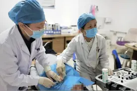 陕西榆林二院首次采用聚桂醇行甲状腺囊肿穿刺硬化治疗术图片