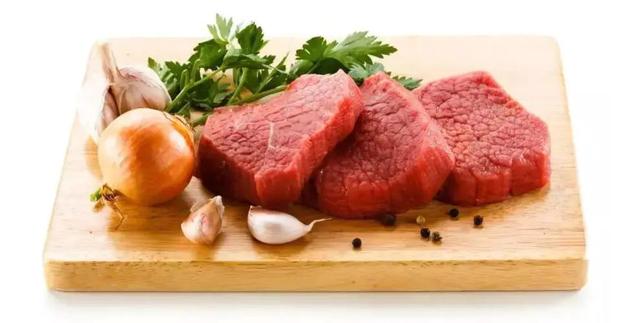 肉类嘌呤也有分肥与瘦，痛风患者要小心避免触碰