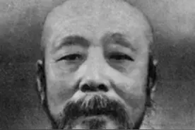 吴式太极拳宗师吴鉴泉去一家拳社，为何门口的对联，让他进退两难图片