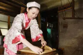男人调戏女人为什么叫“吃豆腐”？其实，它还有一层意思鲜为人知图片