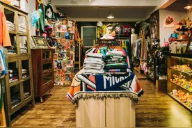 这届年轻人穿衣不如爸妈？古着店：是真的图片