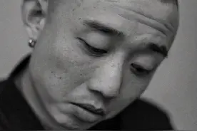 曾睡5平米出租屋，吃12元盖饭，王斯然对gai的一场“豪赌”图片