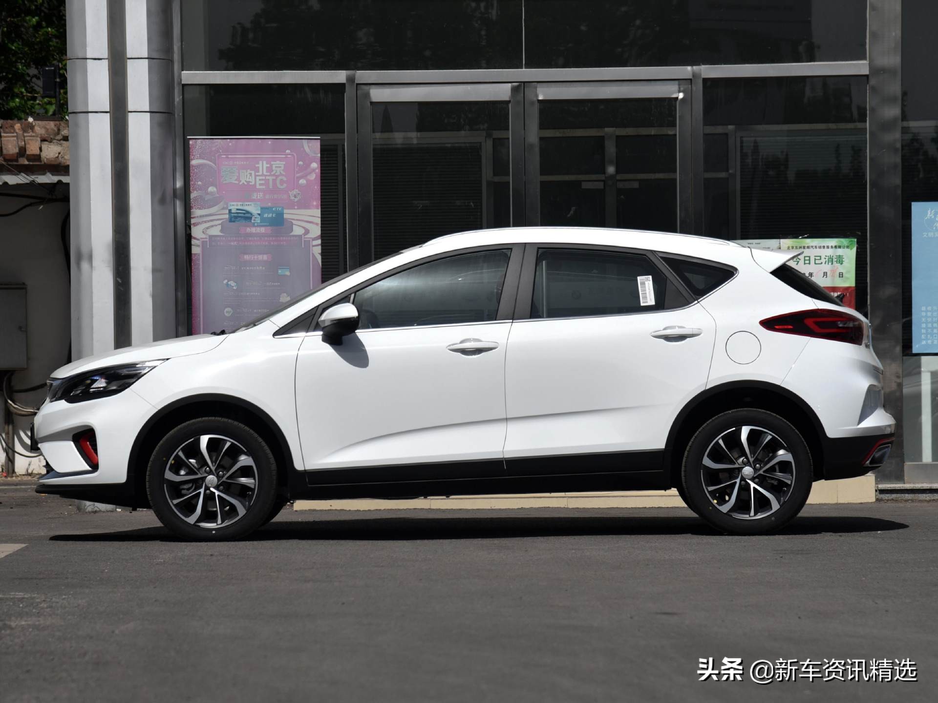 帝豪gs问题都出来了_紧凑型SUV车型对比_吉利帝豪GS实拍评测