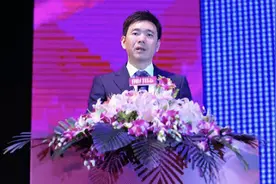 温州穷小子，卖低价鞋子，一年卖1亿双，开8000家门店，凭啥图片
