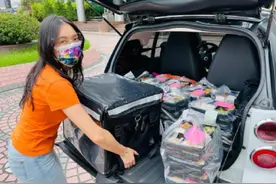 45岁女演员转行送外卖，独自搬整车盒饭送同事，做体力活显心酸图片