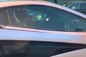 被罗志祥取关后，周扬青开豪车约闺蜜出街，256万座驾抢眼又高调图片