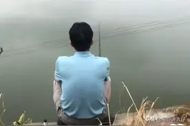 姚田俩亲家情满钓鱼场，许妈姚爸参加亲子活动，网友：幸福一家人图片
