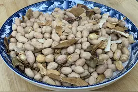 花生米不用水煮，加一袋盐，比油炸得更好吃，香酥脆爽又入味图片