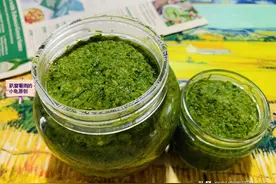 腌韭菜花，除了放盐，再加把韭菜，韭菜花酱翠绿鲜香，黏稠又好吃图片