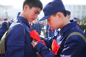 黑龙江籍战友一天找到，“听到他在电话里叫我名字，特别感动！”图片