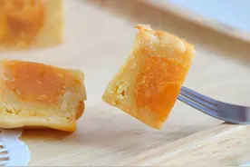 咸蛋黄做成月饼后，剩下的蛋清去哪了？网友：用处多多图片