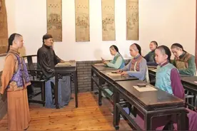 得知母亲逝去前喊石三伢子，毛主席嚎啕大哭，40年后带走母亲照片图片