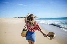 异性之间，关系再好，也不要在这3个时间联系图片