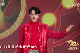 央视春晚顶牛名场面：王一博卡点舞帅酷了，韩红深情演唱让人泪崩图片