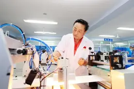 从放牛娃到口罩大王，大胜公司董事长吴胜荣：让国货之“光”闪耀在抗疫战场图片