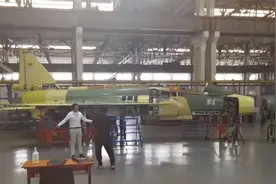 祝贺巴铁！三代半“枭龙Block3”生产线曝光，能够挑战印度制空权图片