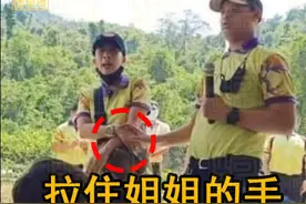 泰王16岁的小儿子提帮功出席公务，拉住姐姐帕查拉的手不愿放开图片