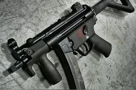 每分钟900发，不到三公斤，短小精悍，MP5K-PDW定义个人防卫武器图片