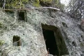 武当山“寄死窑”：古代老人年满60就被送入这里，只能活活饿死图片