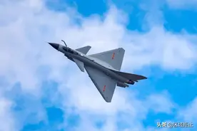 歼10升级面临痛苦抉择，专家决定牺牲速度，综合性能成倍提高图片
