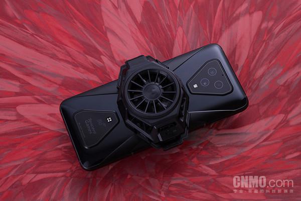 腾讯黑鲨游戏手机3系列评测：它活成了玩家心目中的模样