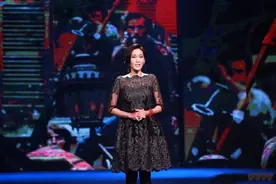 孟广美没逃过中年发福，身材胖一圈变大婶，1米78穿蕾丝裙仍惊艳图片