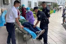 “别烦我，我们在打游戏！”曲靖一男子吃菌中毒后……图片