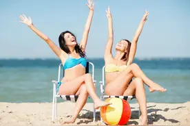 初学游泳穿什么样的泳衣比较好 学游泳的泳衣怎么选购图片