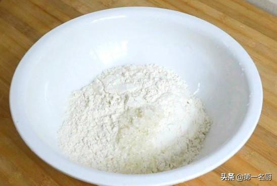 家常发面饼这样做真地道，蓬松暄软，好看又好吃，凉了也不会硬