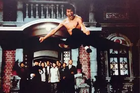 李小龙：我不怕学一万种腿法的人，我怕的是一种腿法练一万次的人图片